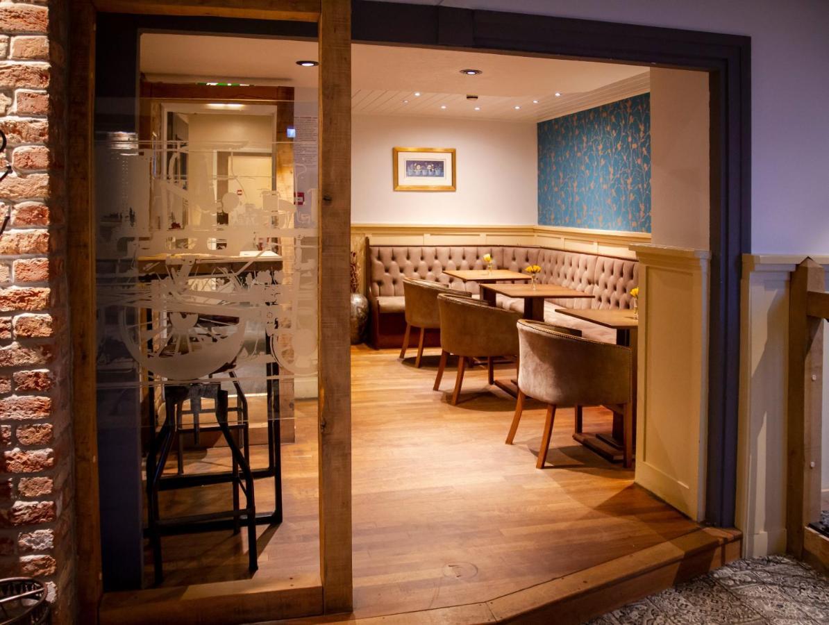 The Walnut Tree Inn Blisworth Extérieur photo