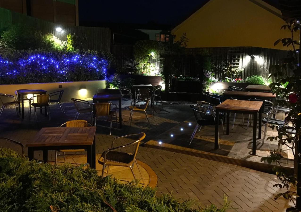 The Walnut Tree Inn Blisworth Extérieur photo