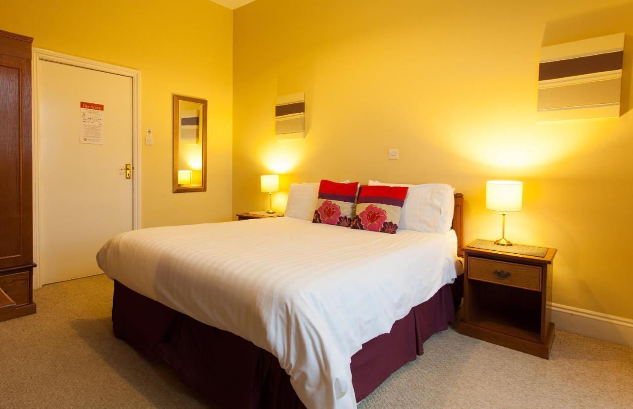 The Walnut Tree Inn Blisworth Extérieur photo