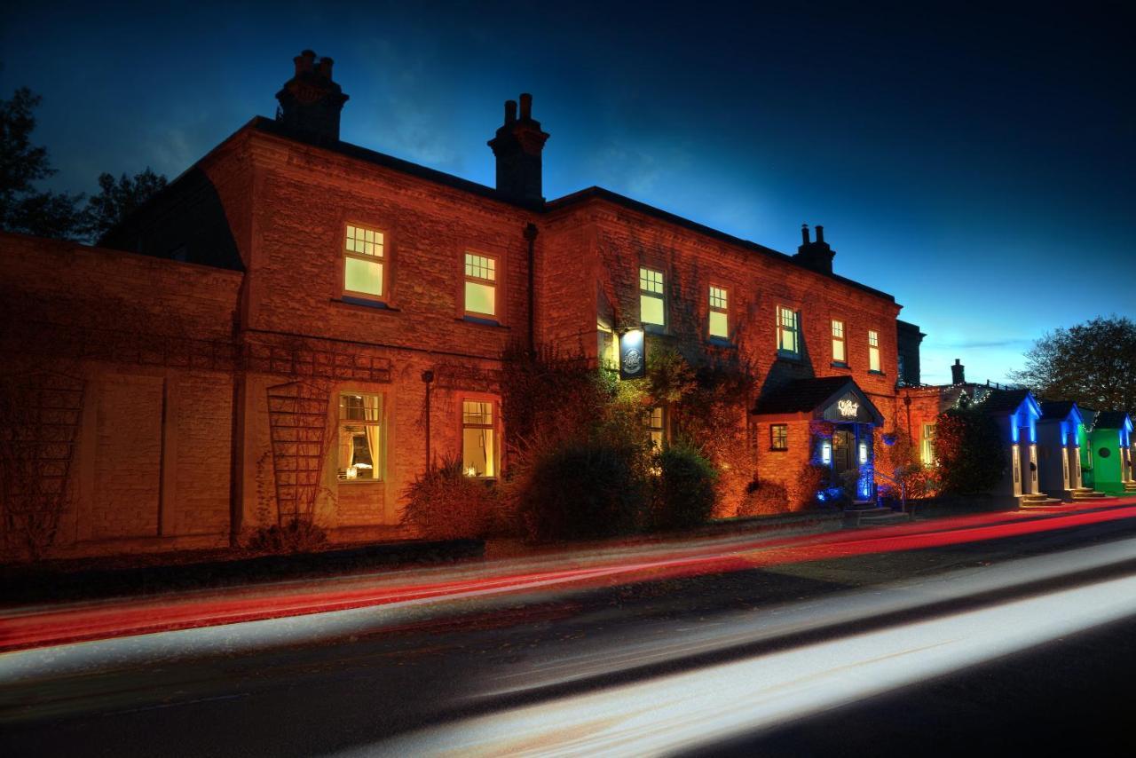 The Walnut Tree Inn Blisworth Extérieur photo